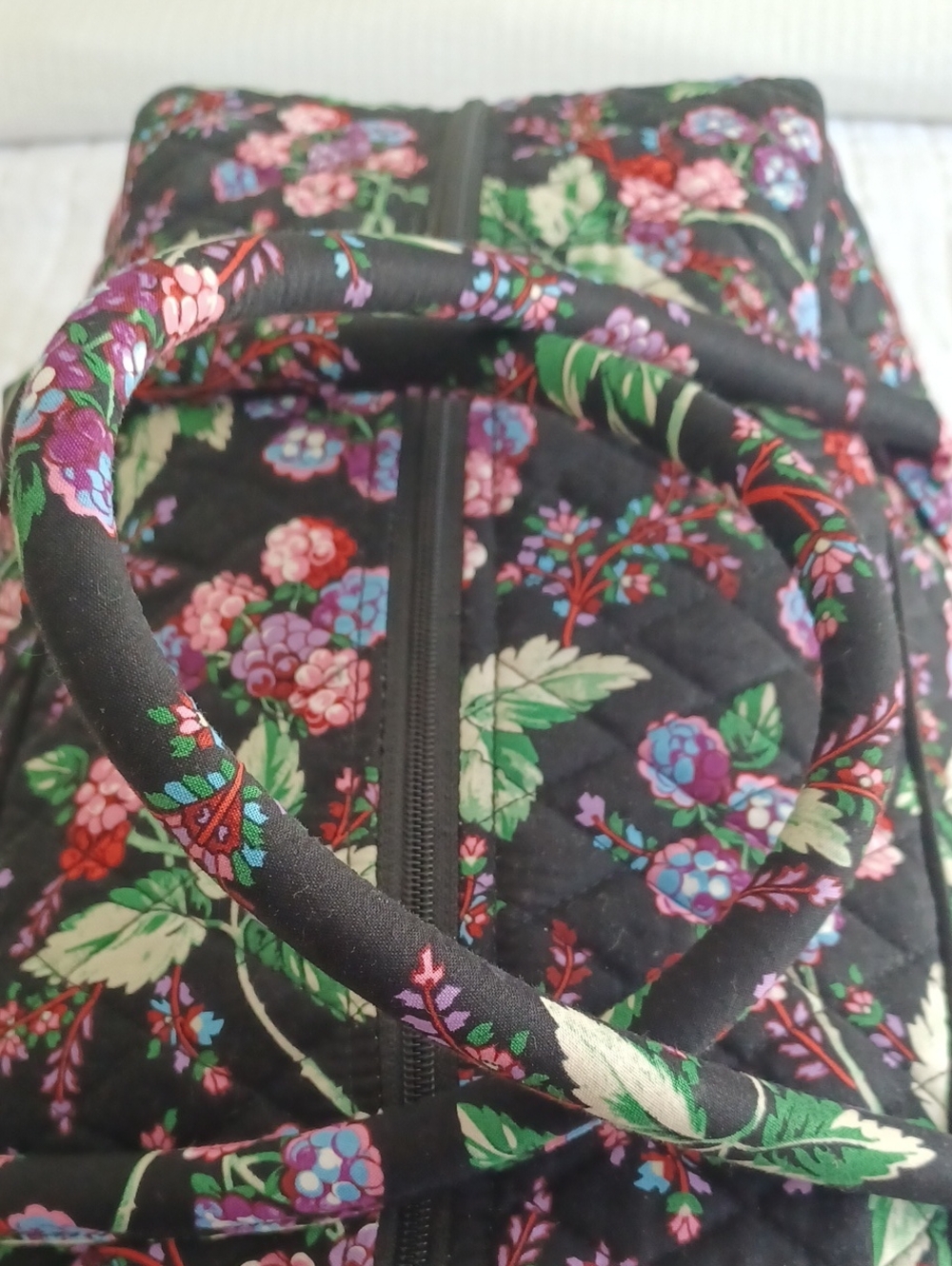 EUC Large Vera Bradley Travel Bag In Winter Berry Pattern - Picture 10 of 16